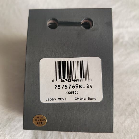 Armitron Womens Watch NWT Model 75/5769BLSV Silver Tone Blue Dial Diamond Accent - Picture 3 of 3